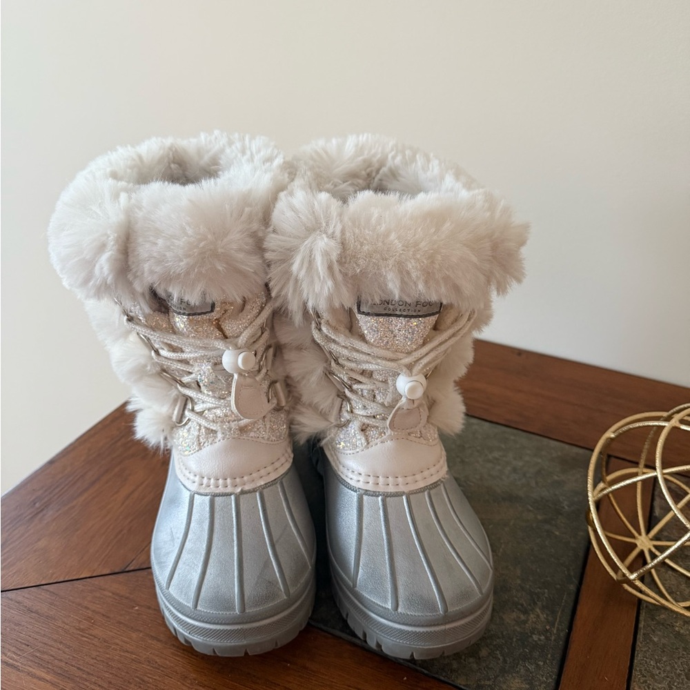 London Fog Kids Silver and Cream Boots